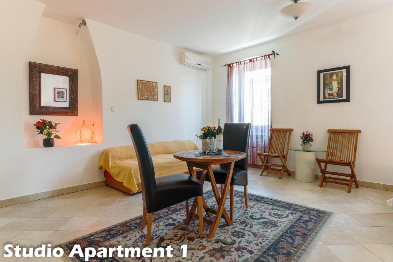 Art Apartments Vrsar Eksteriør billede