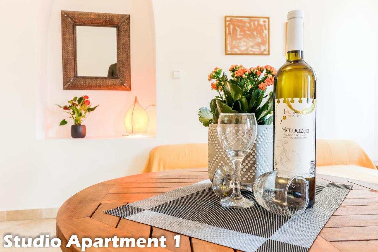Art Apartments Vrsar Eksteriør billede