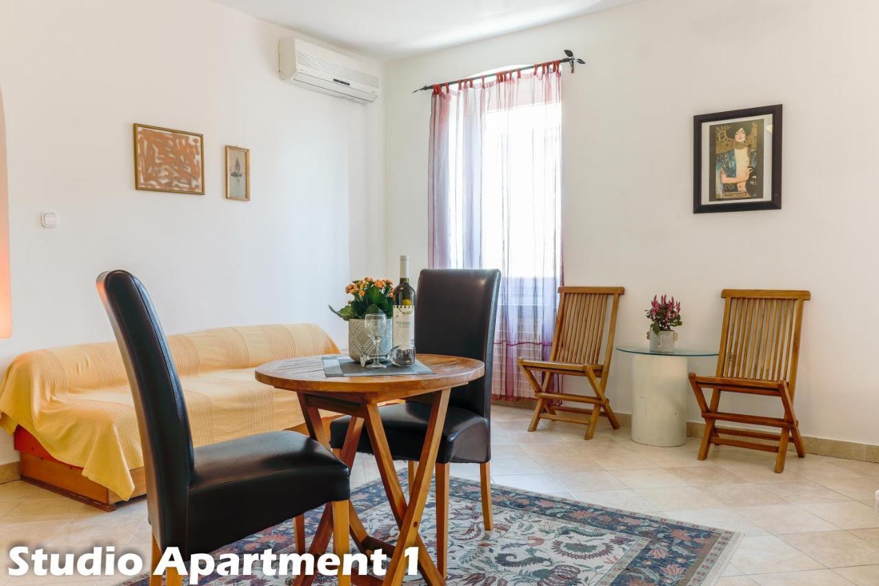 Art Apartments Vrsar Eksteriør billede