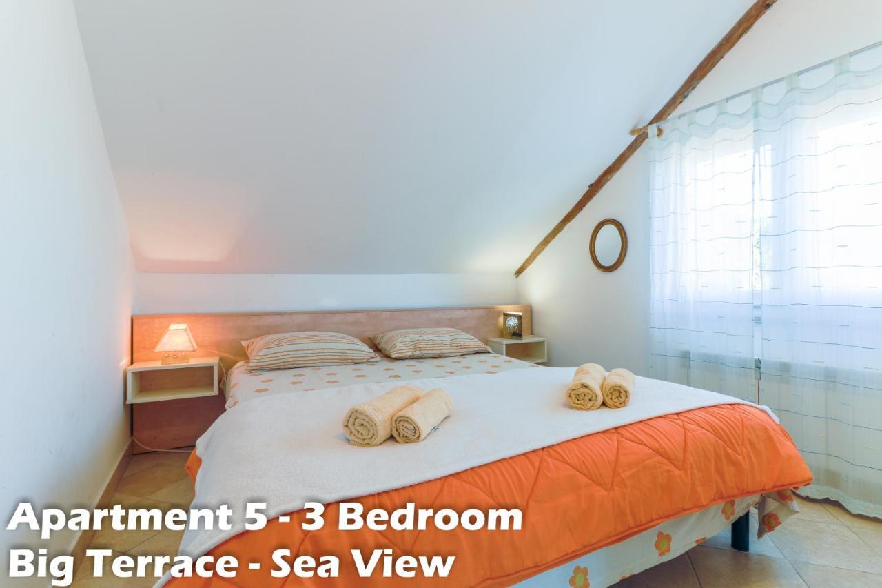 Art Apartments Vrsar Eksteriør billede