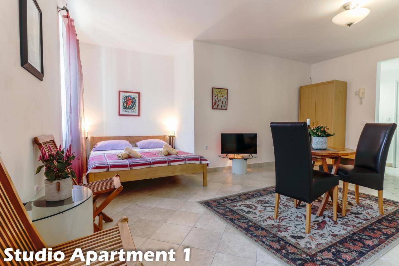 Art Apartments Vrsar Eksteriør billede